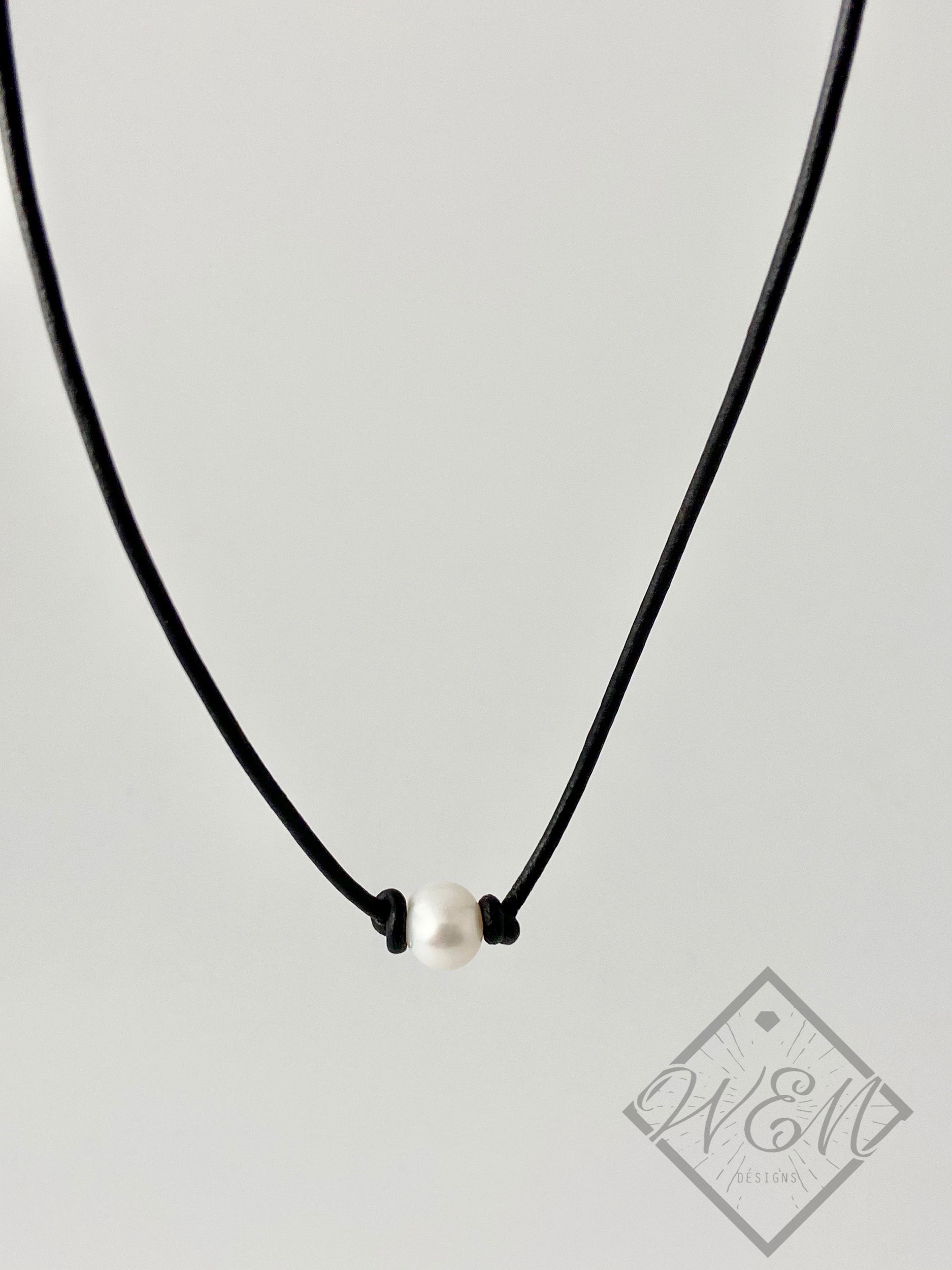 White pearl choker 2025 necklace black string